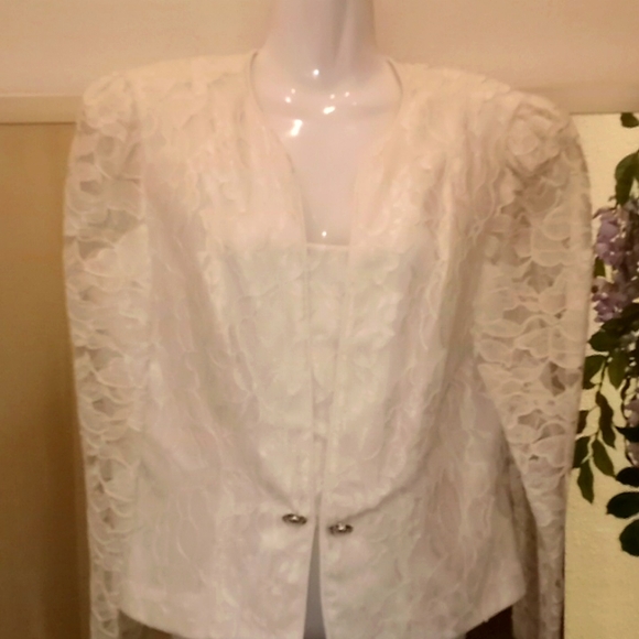 Patra 2 Piece Cream Lace Suit - Picture 5 of 15